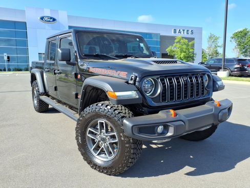 Used 2024 Jeep Gladiator Mojave w/ Technology Group AWD/4WD image 1