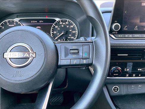 Used 2023 Nissan Rogue SV AWD/4WD image 12