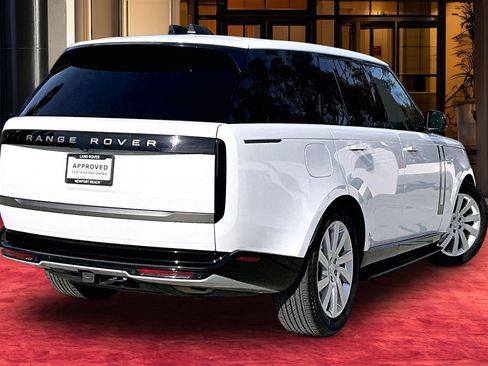 Used 2023 Land Rover Range Rover SE image 12