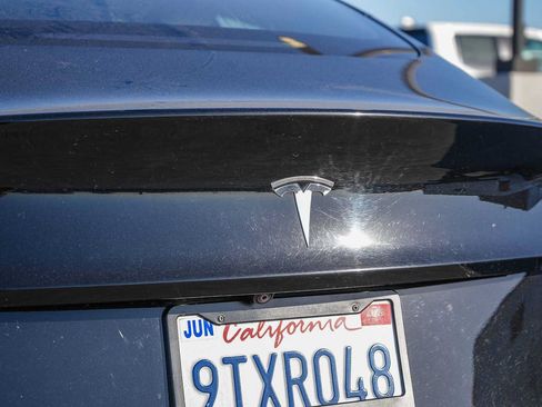 Used 2018 Tesla Model 3 Long Range RWD image 10