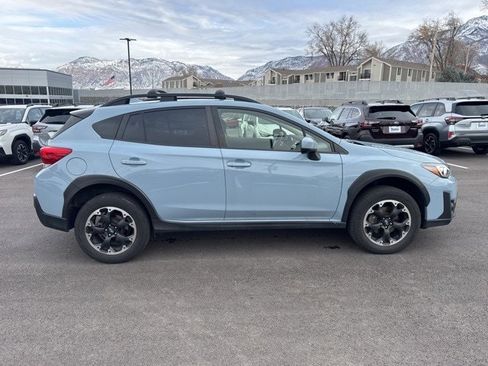 Used 2023 Subaru Crosstrek 2.0i Premium image 2