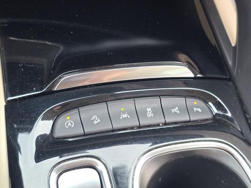 Used 2022 Buick Envision Avenir w/ Technology Package II image 22