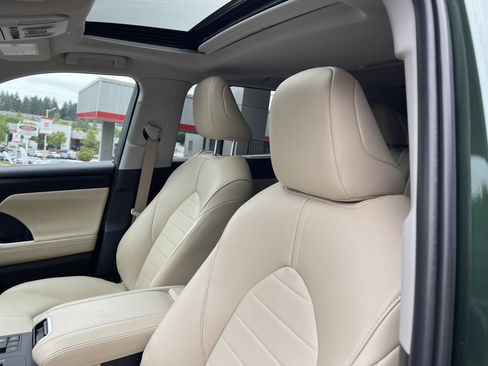 Certified 2025 Toyota Highlander XLE AWD/4WD image 19