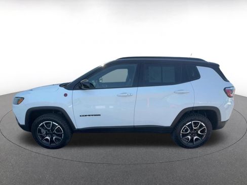 Used 2025 Jeep Compass Trailhawk AWD/4WD image 9
