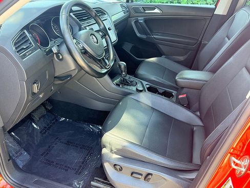 Used 2018 Volkswagen Tiguan SE AWD/4WD image 27