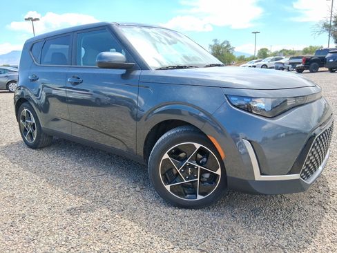 Used 2024 Kia Soul EX FWD image 4