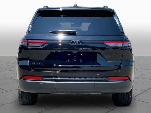 Used 2024 Jeep Grand Cherokee Altitude AWD/4WD image 5