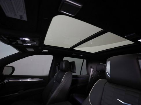 Used 2025 Cadillac Escalade V w/ LPO, ONYX Package image 22