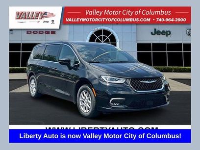 New 2025 Chrysler Pacifica Select