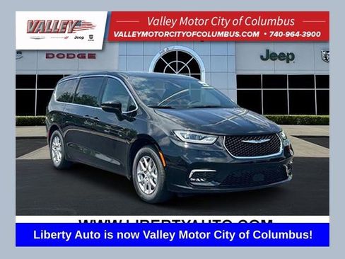 New 2025 Chrysler Pacifica Select image 1