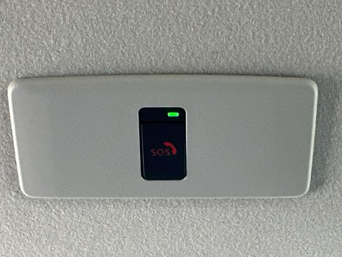 New 2025 Nissan Versa SR w/ Trunk Package image 34