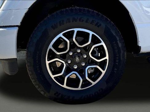 Certified 2022 Ford F150 XLT w/ Equipment Group 302A High image 35