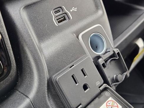 Used 2025 RAM ProMaster 2500 w/ Premium Convenience Group image 20