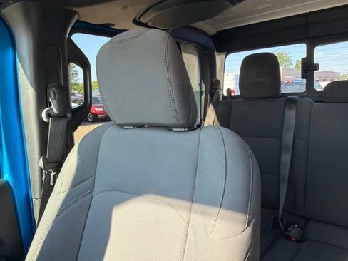 Used 2021 Jeep Gladiator Sport AWD/4WD image 9