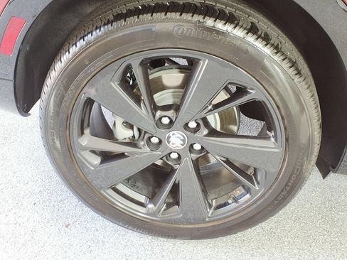 Used 2023 Buick Envision Essence w/ Sport Touring Package FWD image 3