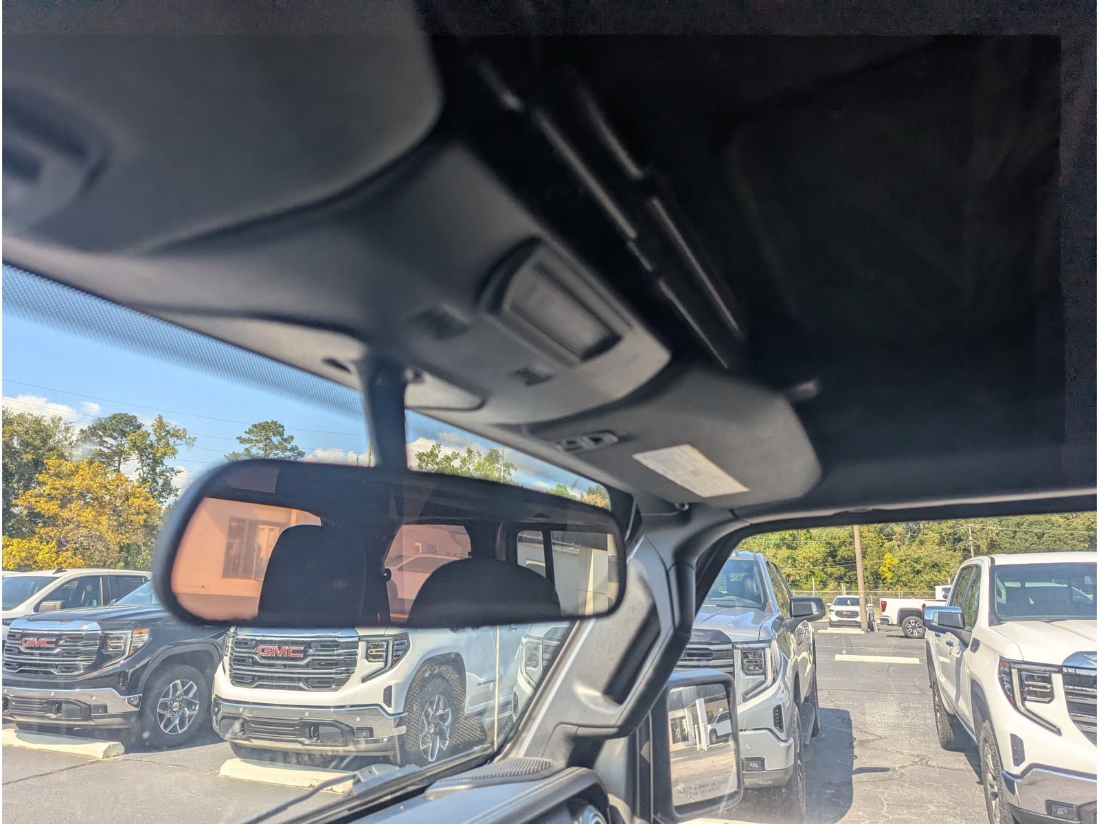 Used 2019 Jeep Wrangler Unlimited Sahara AWD/4WD image 22