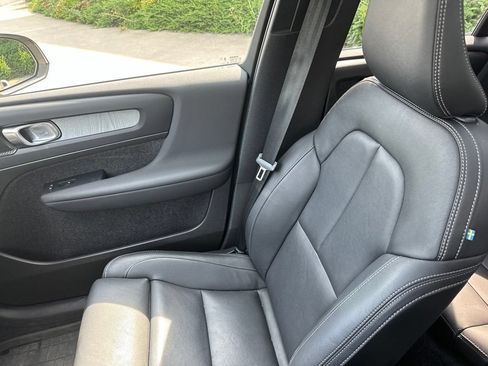 Used 2024 Volvo XC40 B5 Plus w/ Protection Package Premier AWD/4WD image 20