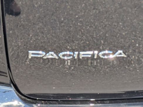 New 2026 Chrysler Pacifica Select image 32