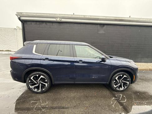 Used 2022 Mitsubishi Outlander SEL image 3