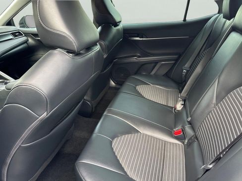 Used 2023 Toyota Camry SE image 5