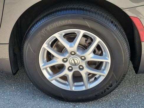 Used 2021 Chrysler Pacifica Touring-L FWD image 6