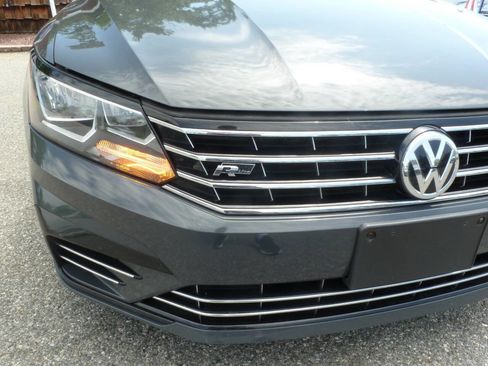 Used 2017 Volkswagen Passat 1.8T R-Line FWD image 4