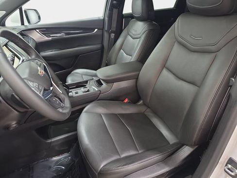 Certified 2022 Cadillac XT5 Premium Luxury w/ Technology Package AWD/4WD image 11