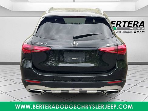 Used 2024 Mercedes-Benz GLC 300 4MATIC image 5