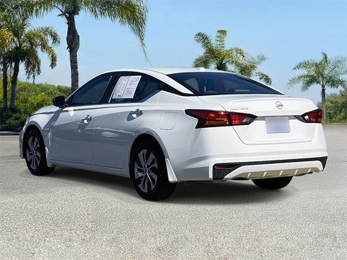 Certified 2025 Nissan Altima 2.5 S image 2