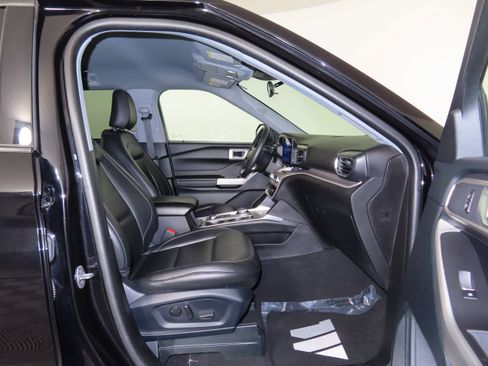 Used 2023 Ford Explorer XLT w/ Equipment Group 202A image 32