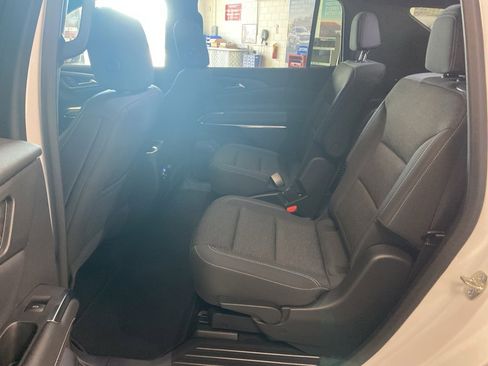 Used 2025 Chevrolet Traverse LT image 13