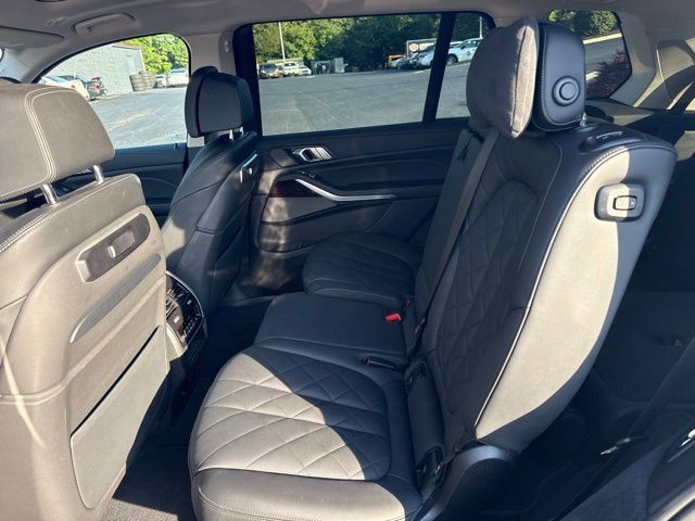 Used 2025 BMW X7 xDrive40i w/ Premium Package AWD/4WD image 15