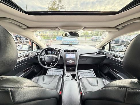 Used 2019 Ford Fusion Energi Titanium FWD image 26