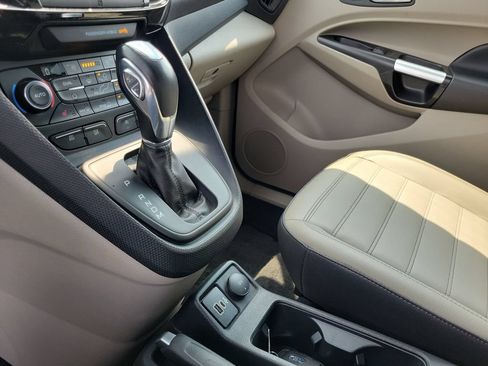 Certified 2023 Ford Transit Connect Titanium FWD image 29