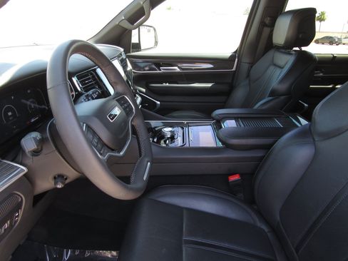 Used 2022 Jeep Wagoneer Series III w/ Convenience Group I AWD/4WD image 15