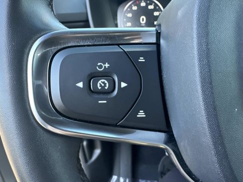 Used 2022 Volvo XC40 T5 R-Design w/ Advanced Package image 29