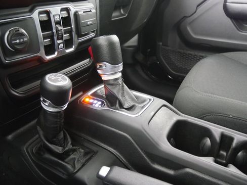 Used 2021 Jeep Wrangler Unlimited Sport image 23