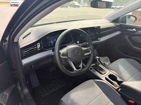 Used 2026 Volkswagen Jetta SE FWD image 4