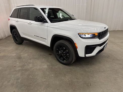 New 2026 Jeep Grand Cherokee Altitude image 1