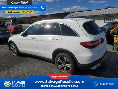 Used 2018 Mercedes-Benz GLC 300 4MATIC w/ Multimedia Package image 3