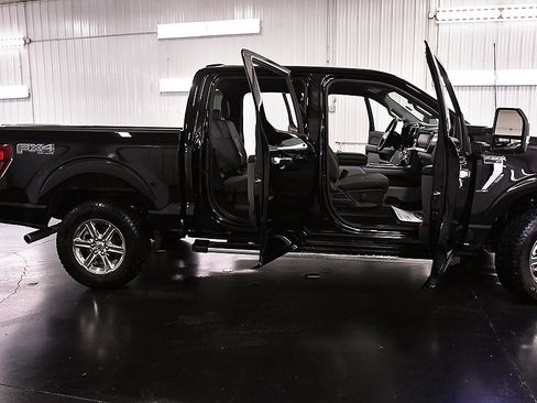 Used 2024 Ford F150 XLT w/ FX4 Off-Road Package image 31