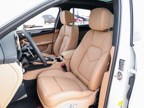 New 2026 Porsche Macan S image 5