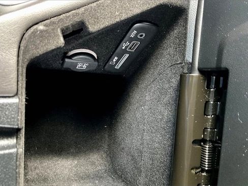 Used 2015 Dodge Challenger SRT image 24