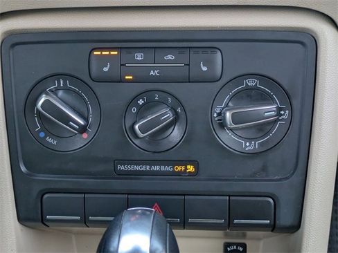 Used 2013 Volkswagen Beetle 2.5 image 21