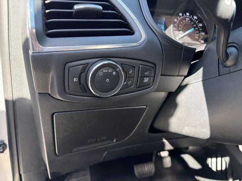 Used 2024 Ford Edge Titanium image 17