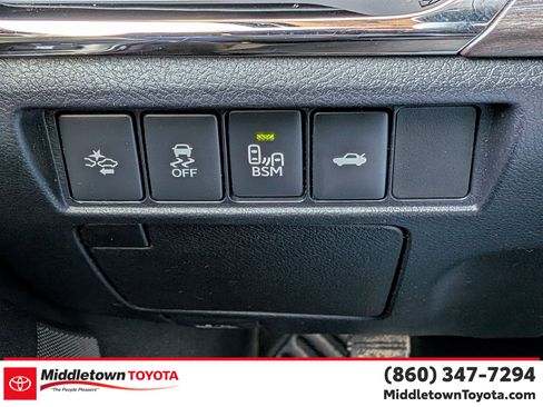 Certified 2017 Toyota Avalon XLE Premium image 18