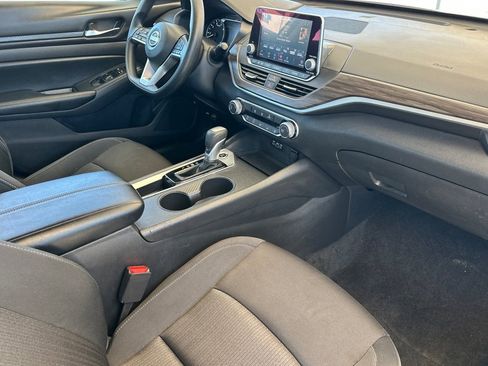 Used 2025 Nissan Altima 2.5 SV FWD image 15