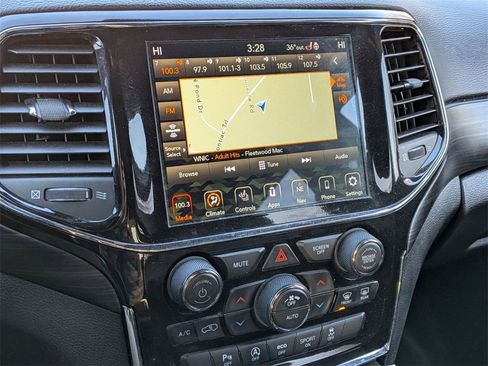 Certified 2021 Jeep Grand Cherokee Laredo X image 22