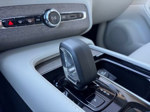 Certified 2024 Volvo XC90 B5 Plus w/ Protection Package Premier AWD/4WD image 19