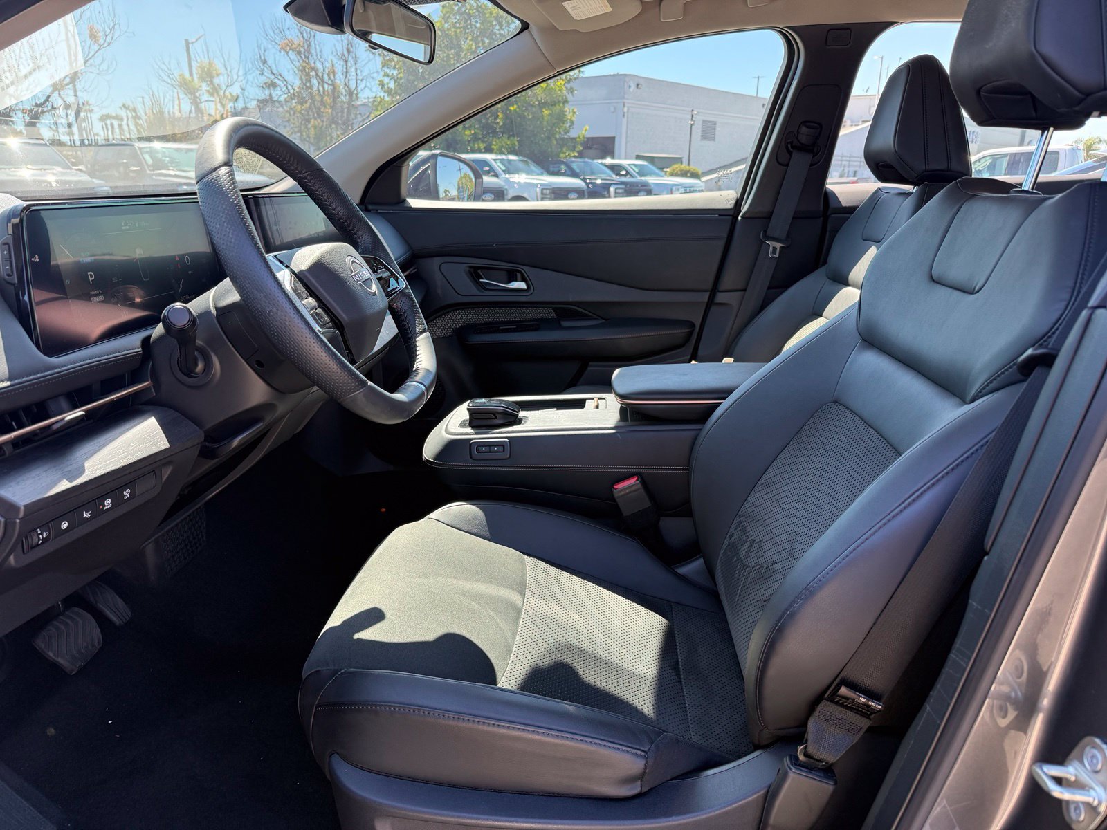 Used 2024 Nissan Ariya FWD image 5
